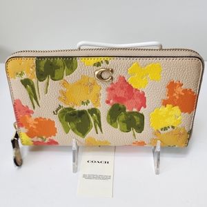 COACH Accordion Zip Wallet in a Floral RETRO Timeless Classic Print LEATHER NWT